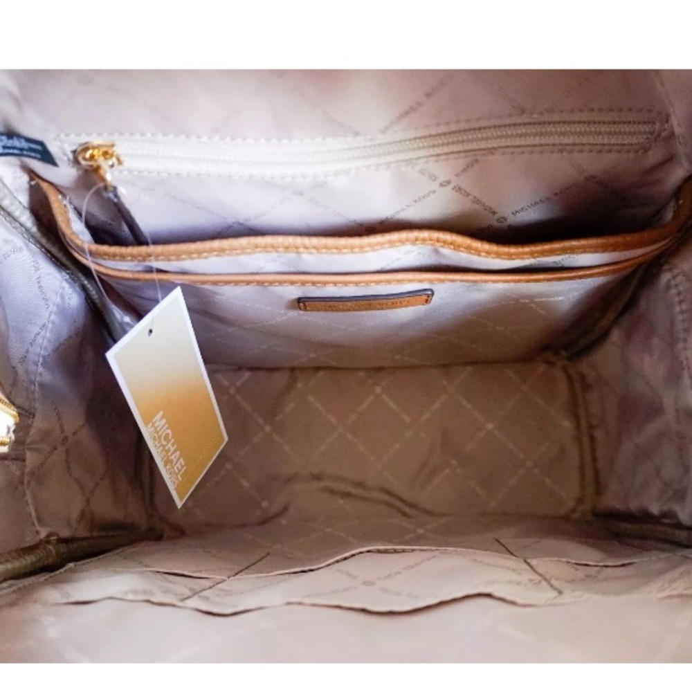 Michael Kors Large Abbey Vanilla Backpack Acorn - Picture 4 of 7